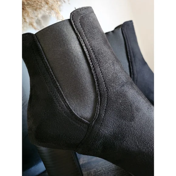 . Wild Diva Black Suede Booties/Boots - Picture 3 of 13